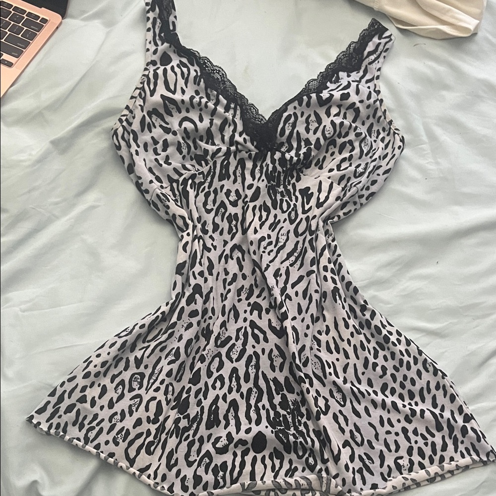 Jones New York Black and White Animal Print Chemise